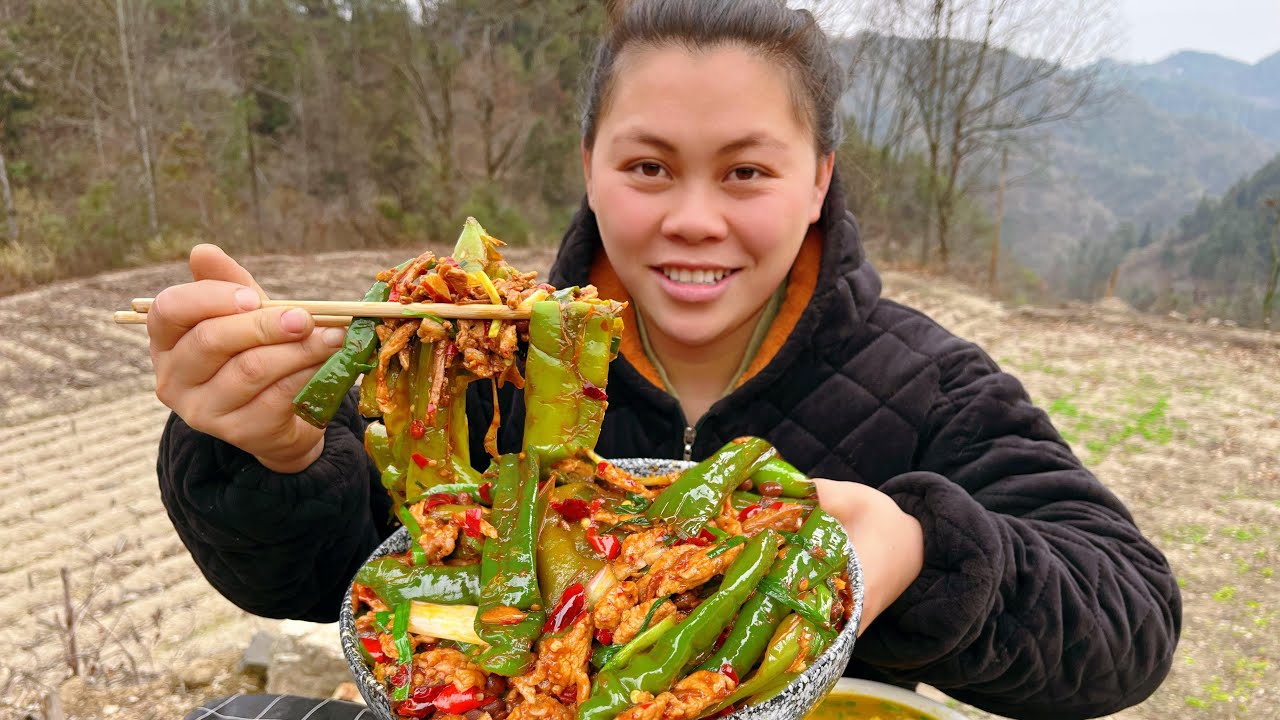 忙碌的生活，今天簡單做個辣椒炒肉，加些豆豉又香又辣太下飯了record my rural life