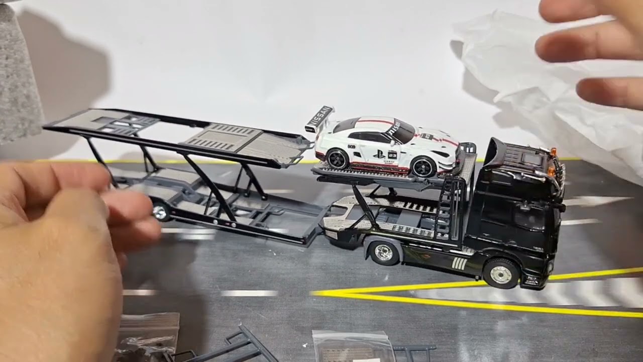 Un gigante en el Parkeadero. Mercedez Benz Actros Gigaspace G.C.D 1/64