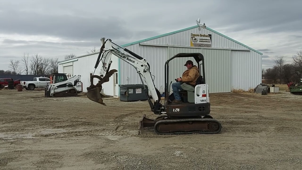 2014 BOBCAT E26.   $25,900