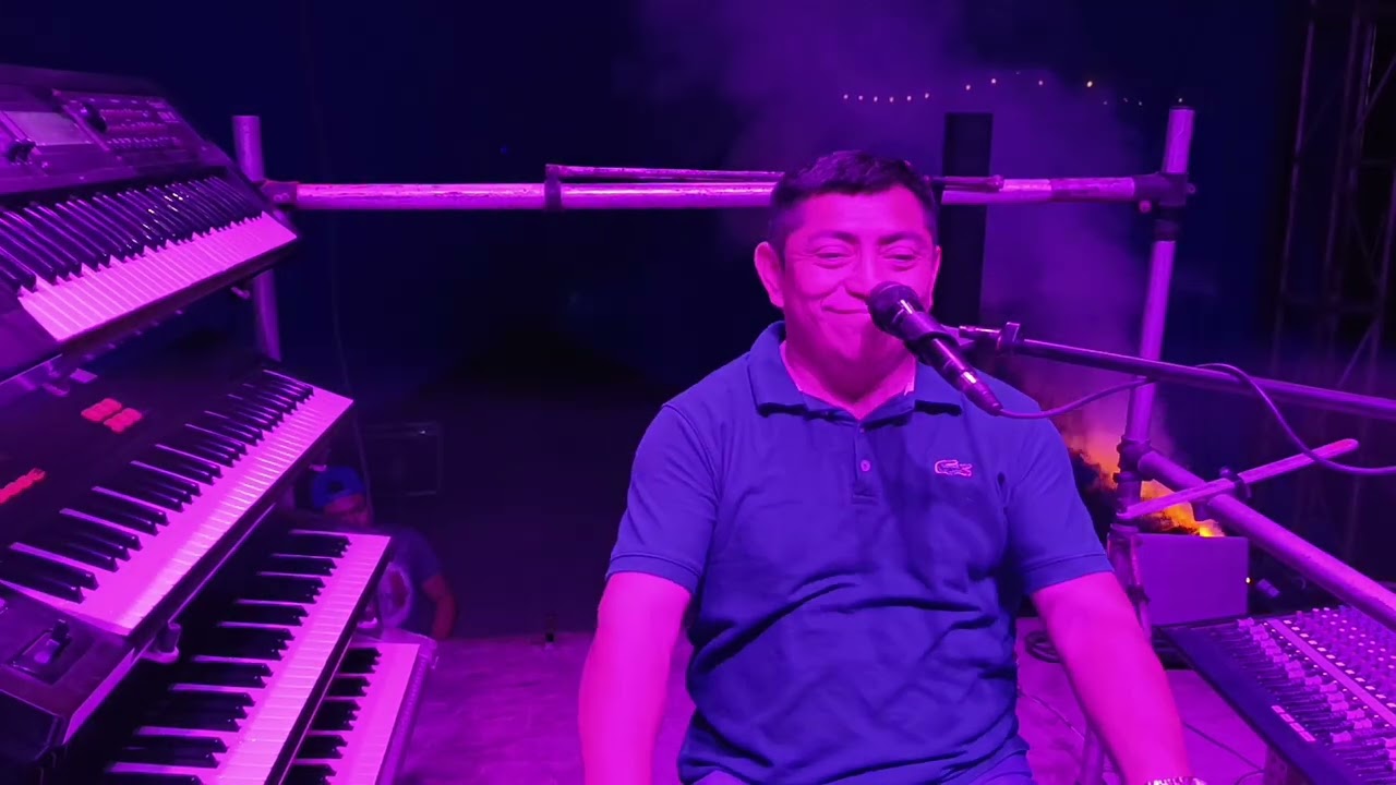 Carlos El Vampiro De Los Teclados: El Gorron, Las Interesadas-sereno moreno #baile #envivo