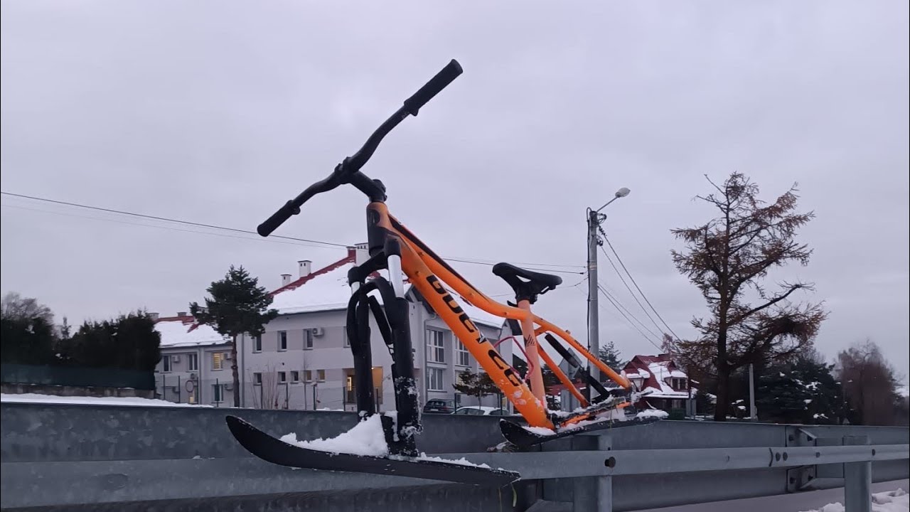Zjeżdżanie na rowerze śnieżnym 