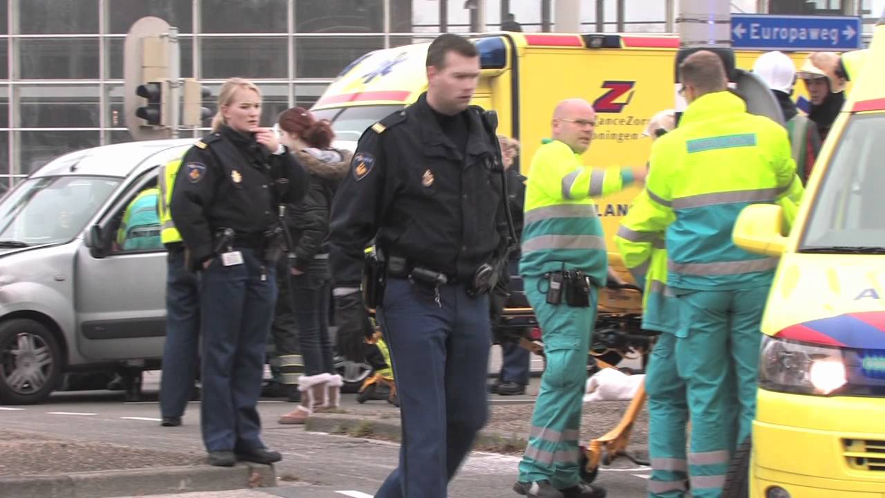 Groningen - Gewonden bij ongeluk met ambulance op Europaweg