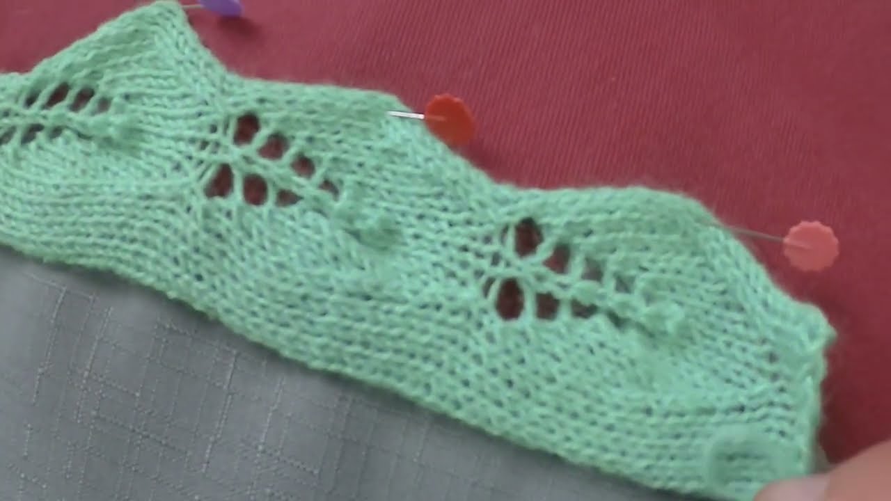 folhas em renda feitas na máquina de tricô