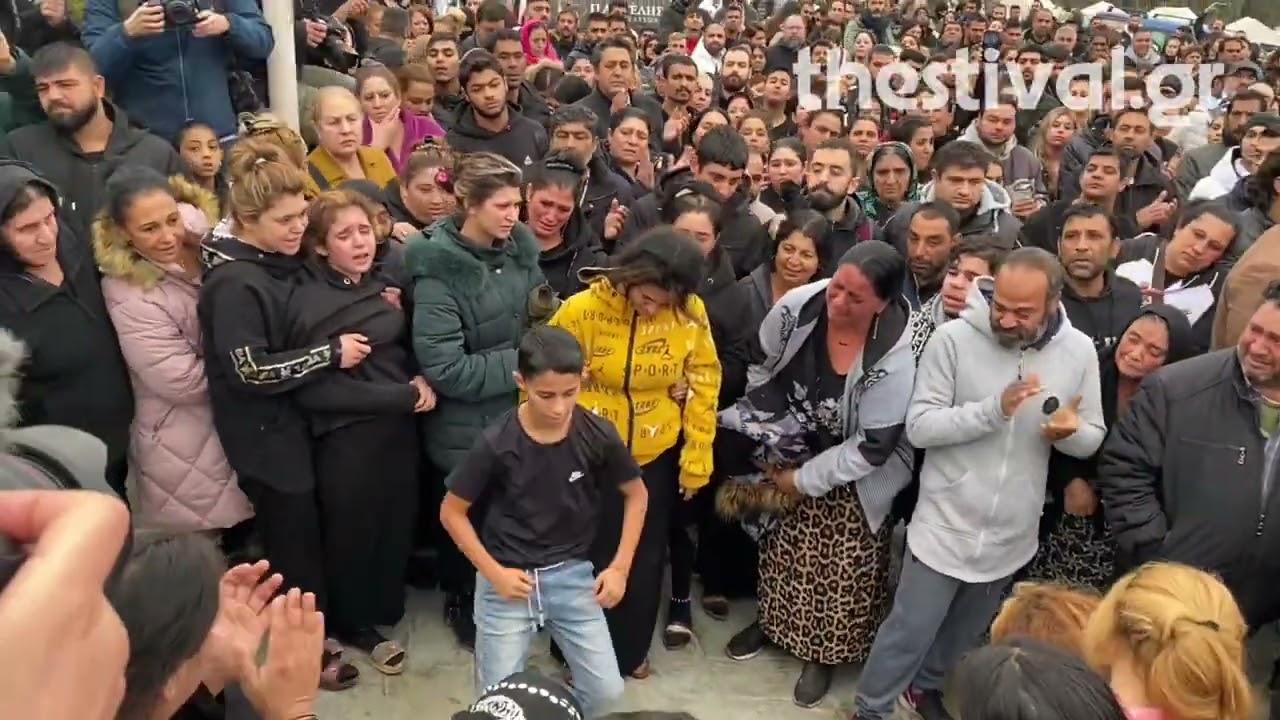 Θεσσαλονίκη: Θρήνος στην κηδεία του 16χρονου Κώστα Φραγκούλη