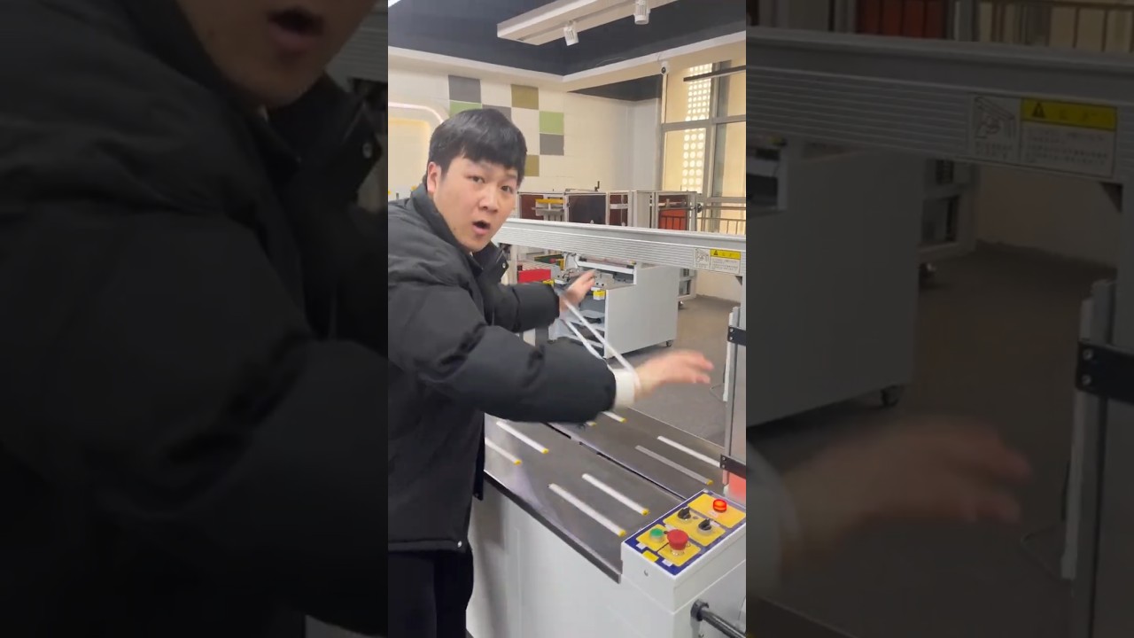 Различные упаковочные машины для мебели с увеличенными и более прочными механизмами.