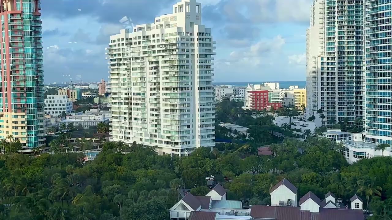 Sailing away from Miami