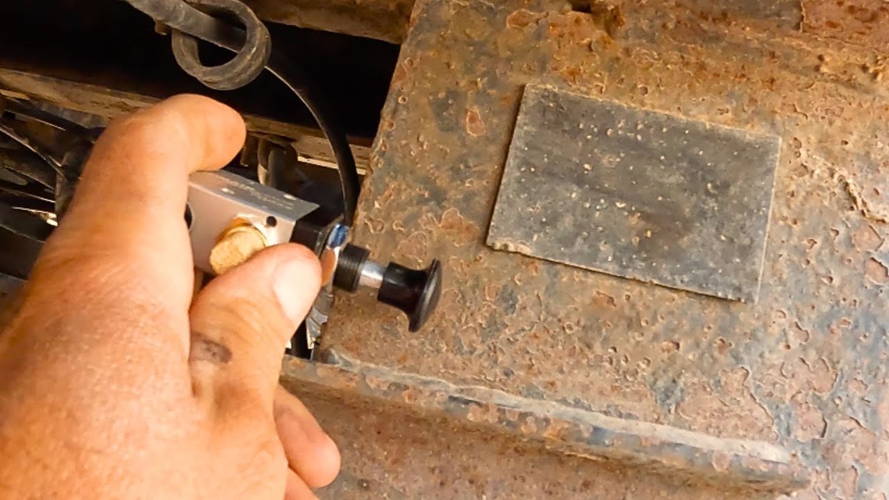 Dump valve for the step deck