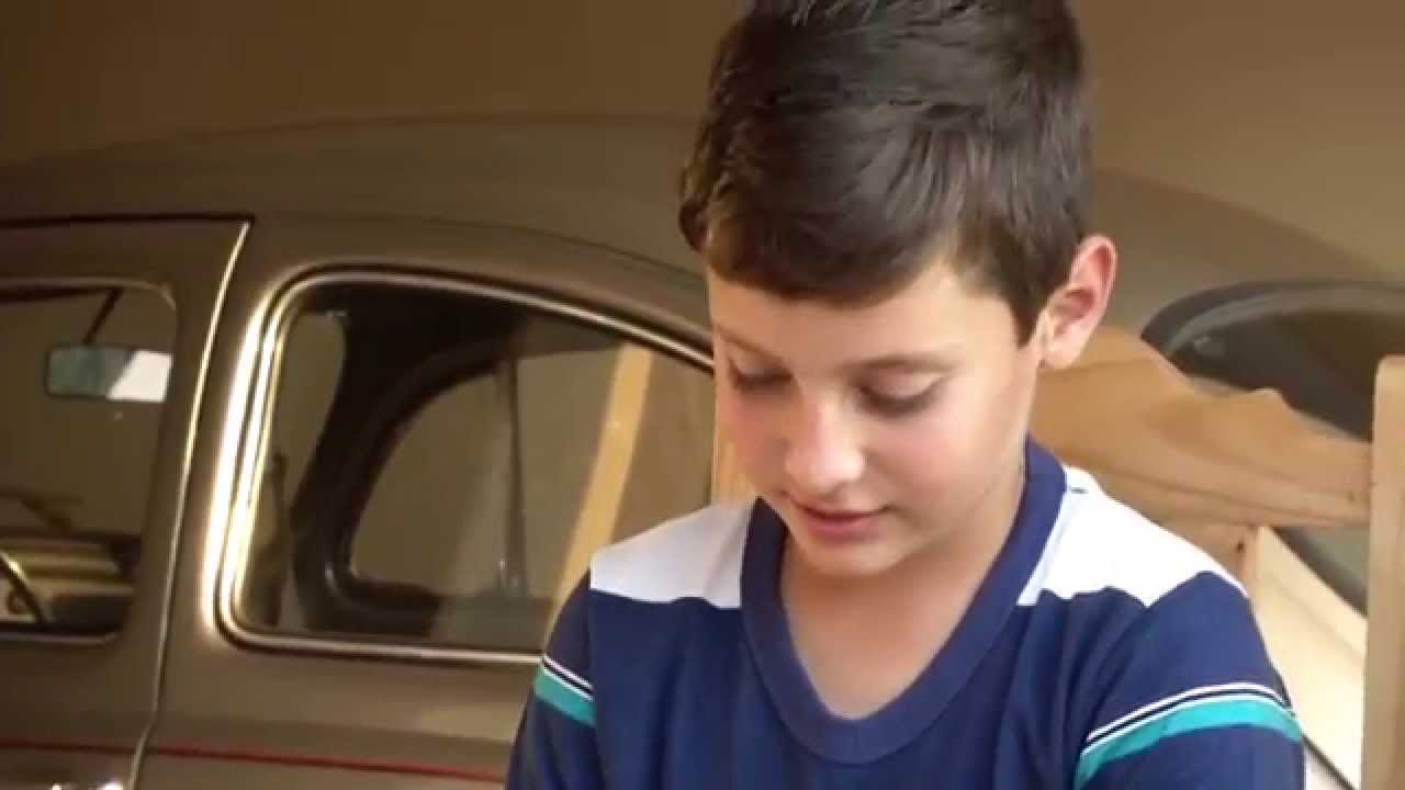 TV UP / UP NOTÍCIAS - Menino de 10 anos economiza dinheiro e compra seu primeiro carro (03/09/2014)