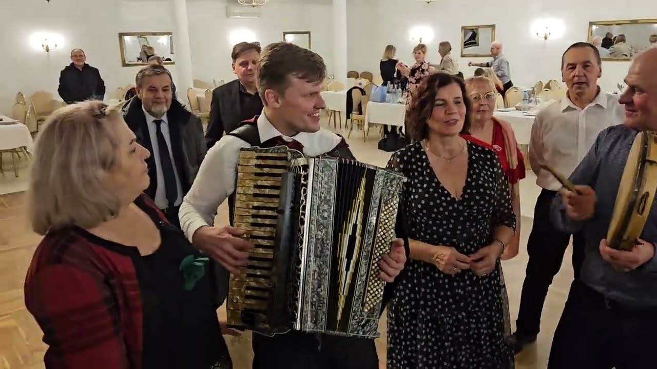 Takie spontaniczne ŚPIEWY na Koniec Ludowej ZABAWY z Kapelą STĄPORKOWSKĄ 