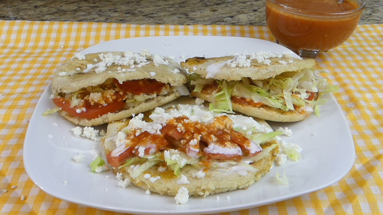 Gorditas de Rajas con Queso y Chicharron en Comal