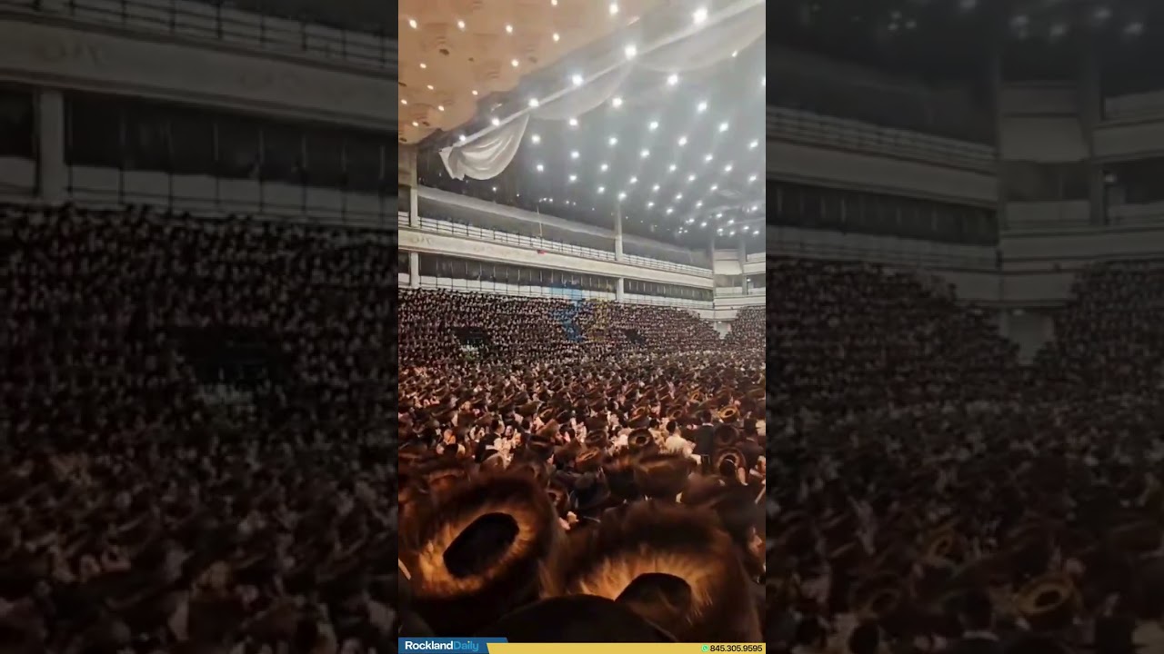 Thousands at the Motze Shabbos event following 