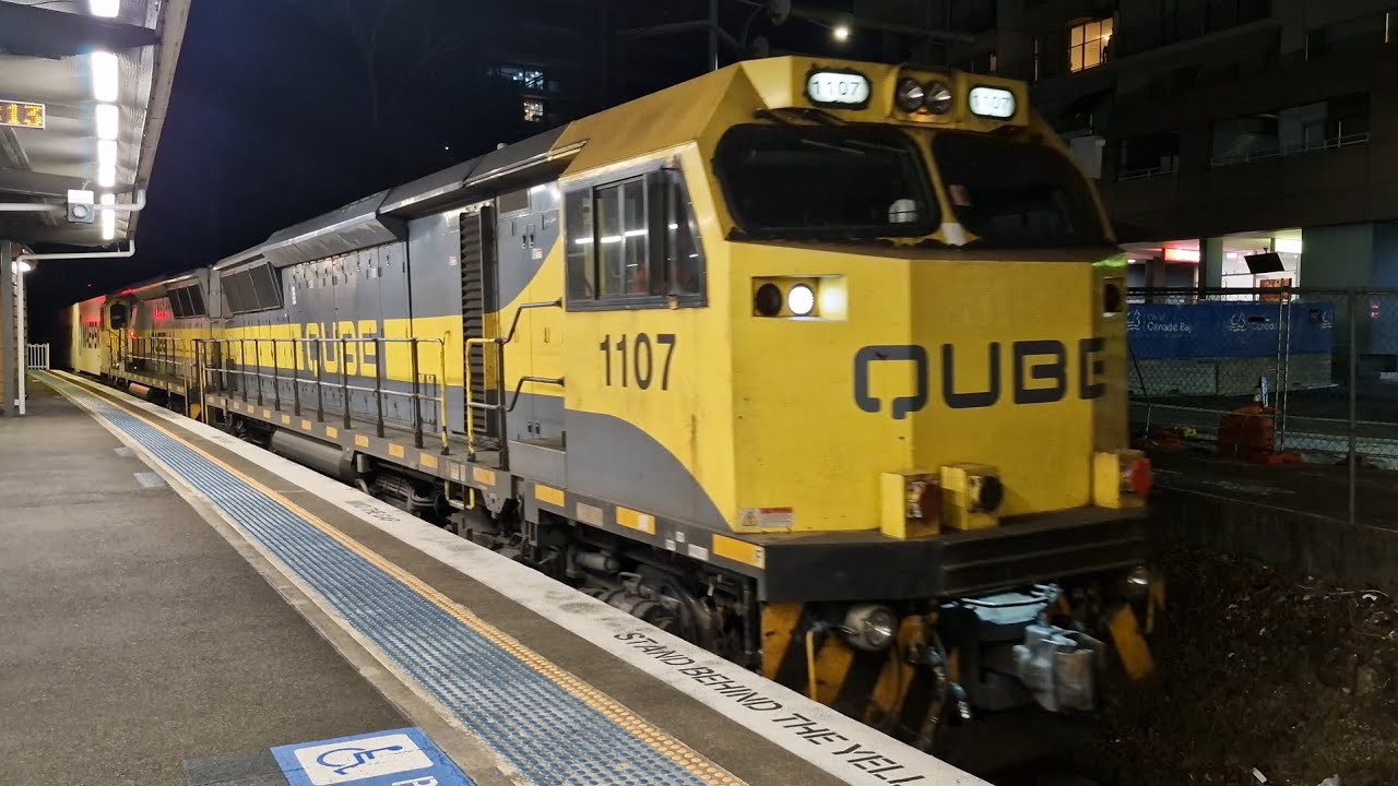 04/02/26 QUBE Containerised Freight Train 1515 passing Rhodes 