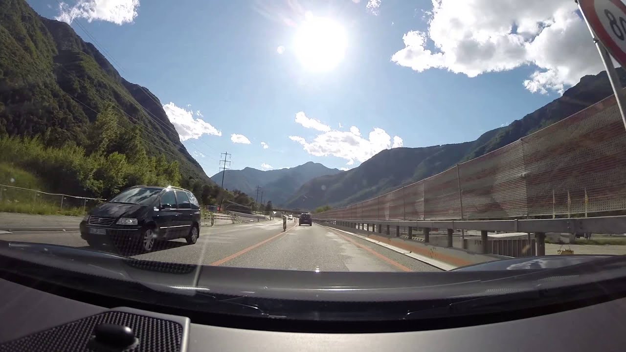 Autostrasse/autostrada A13 durch Roveredo (Südspur)