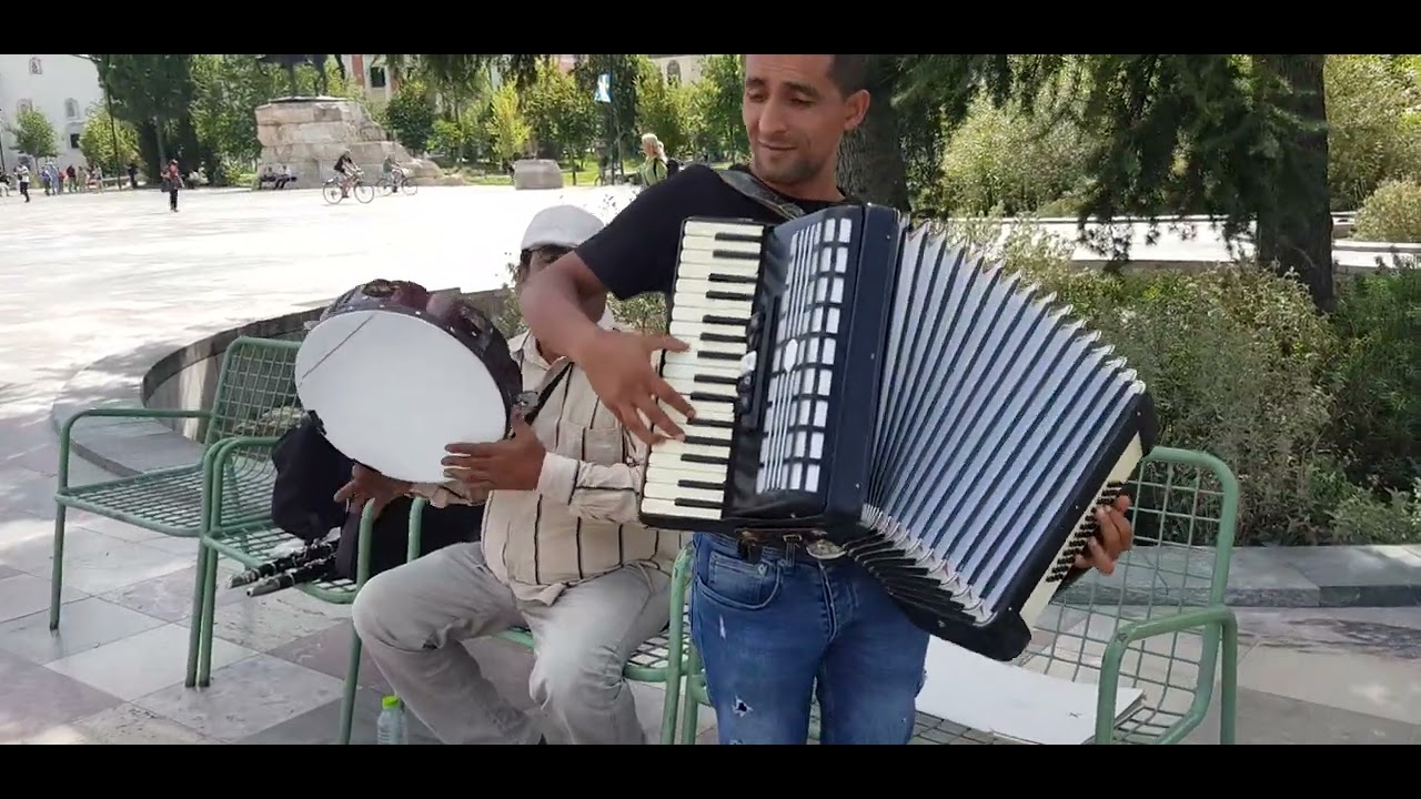 artistet e rruges zani razies muzikant i talentuar iliri ne dajre makine zez