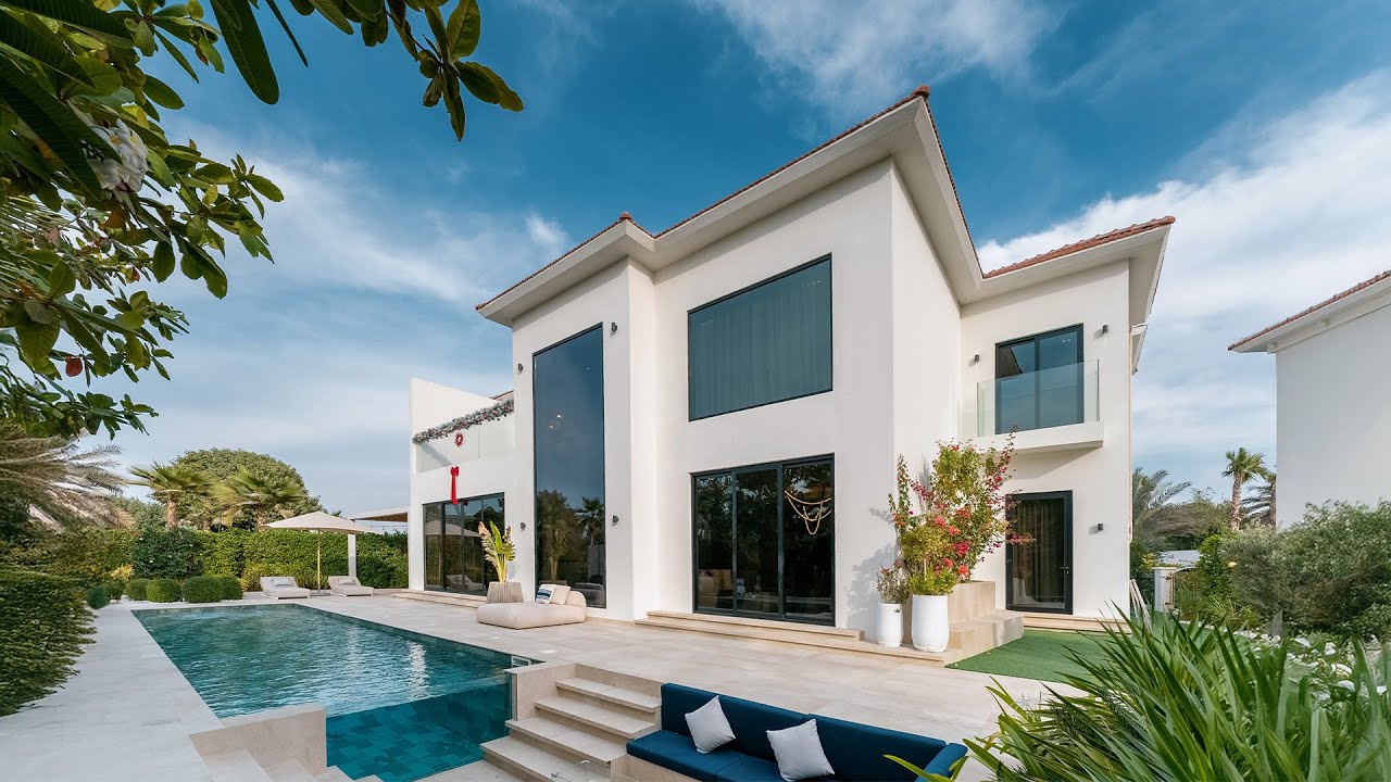 Jumeirah Islands | Custom Build | Infinity Pool