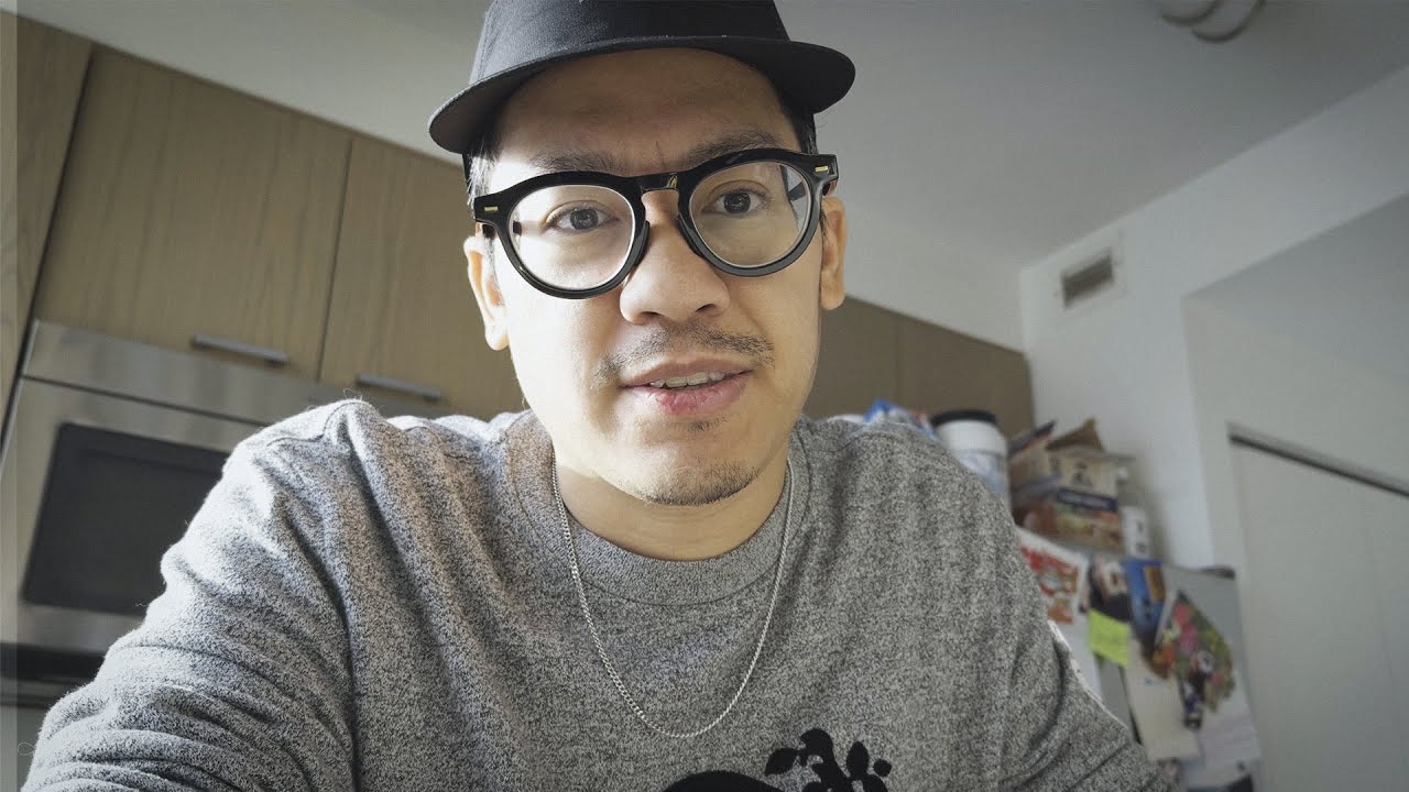 vlogging through xmas, making a filipino dessert, new macbook, unofficial desk tour