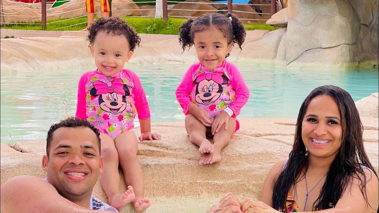 Sarinha passa o Dia em Caldas Novas 🏊 🏄 Vc também Gosta de Picina? / Sarah Gabriella Kids