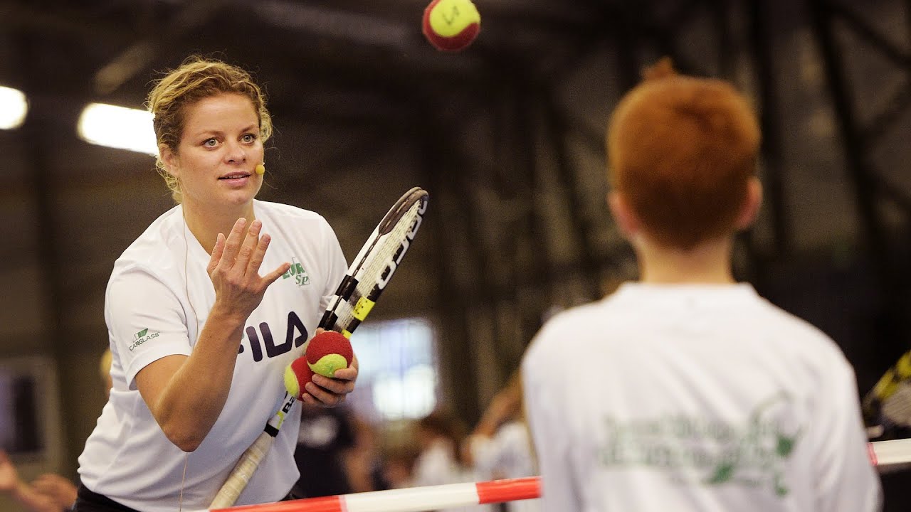 Los beneficios de jugar tenis en los niños