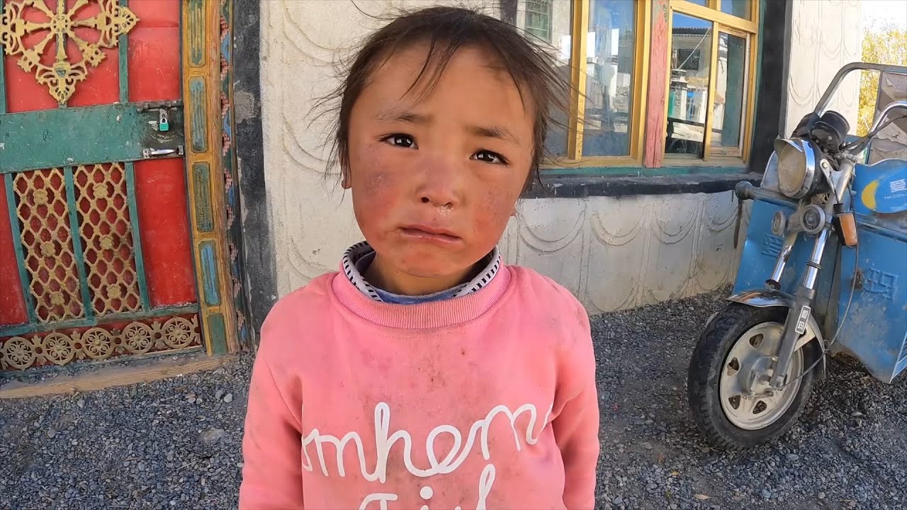 西藏偏远地区农村生活，孩子充满渴望的眼神，看起来让人心疼 | 30岁去旅行