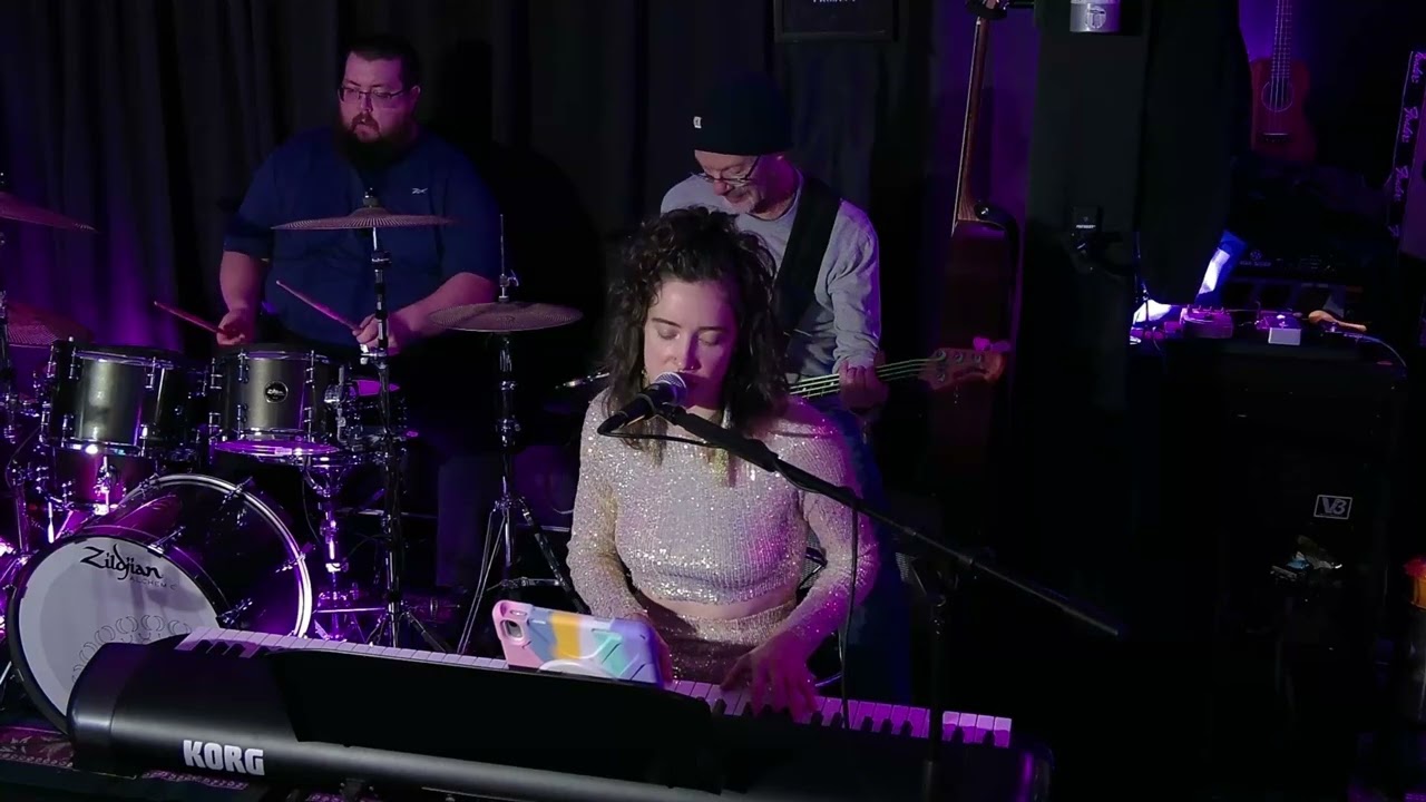 Marissa Zechinato and Loose Ties performing Zombie.