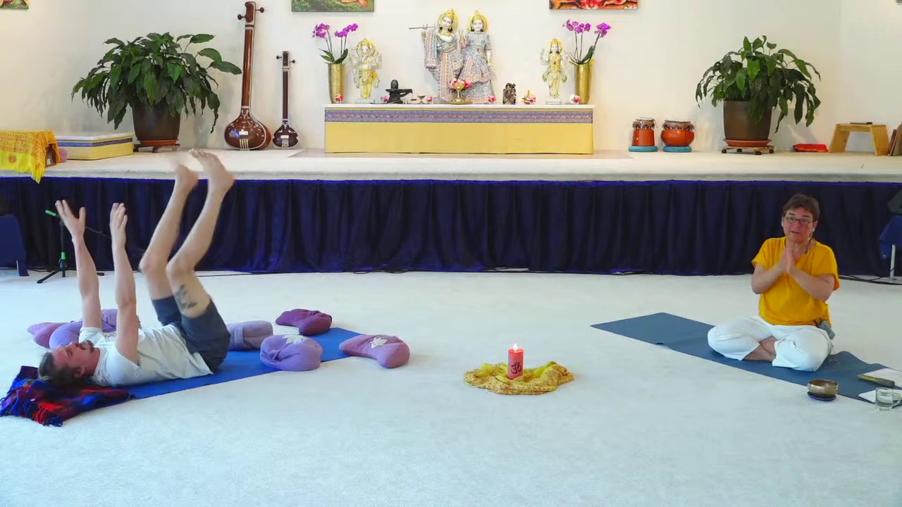 Yin Yogastunde zur Herzöffnung mit Nirmala - Live 16:15 Uhr 22.04.2020