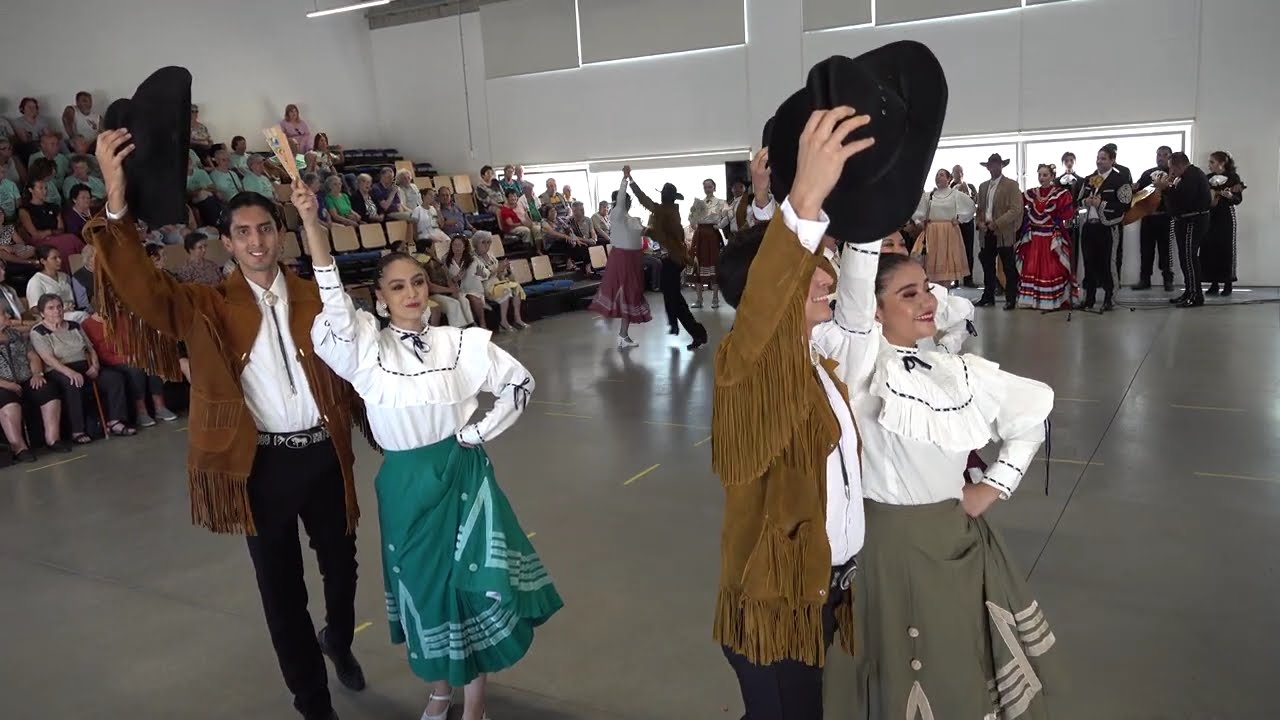 Mexican folk dance: Monterrey de mis amores & Popurrí Guajolote, Evangelina y Circo