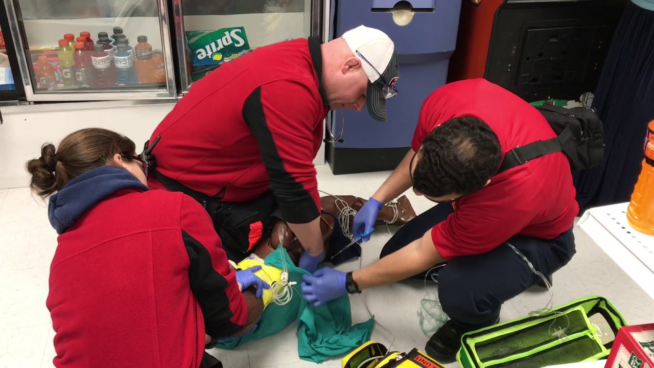 Paramedic Students Practice Trauma Scenarios