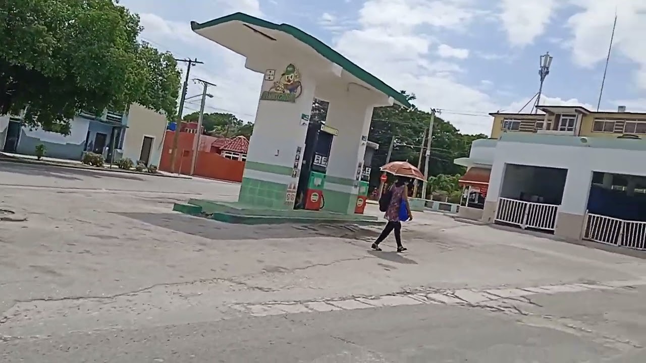 Desde Alcides Pinos a Ave de Los Álamos Holguin Cuba