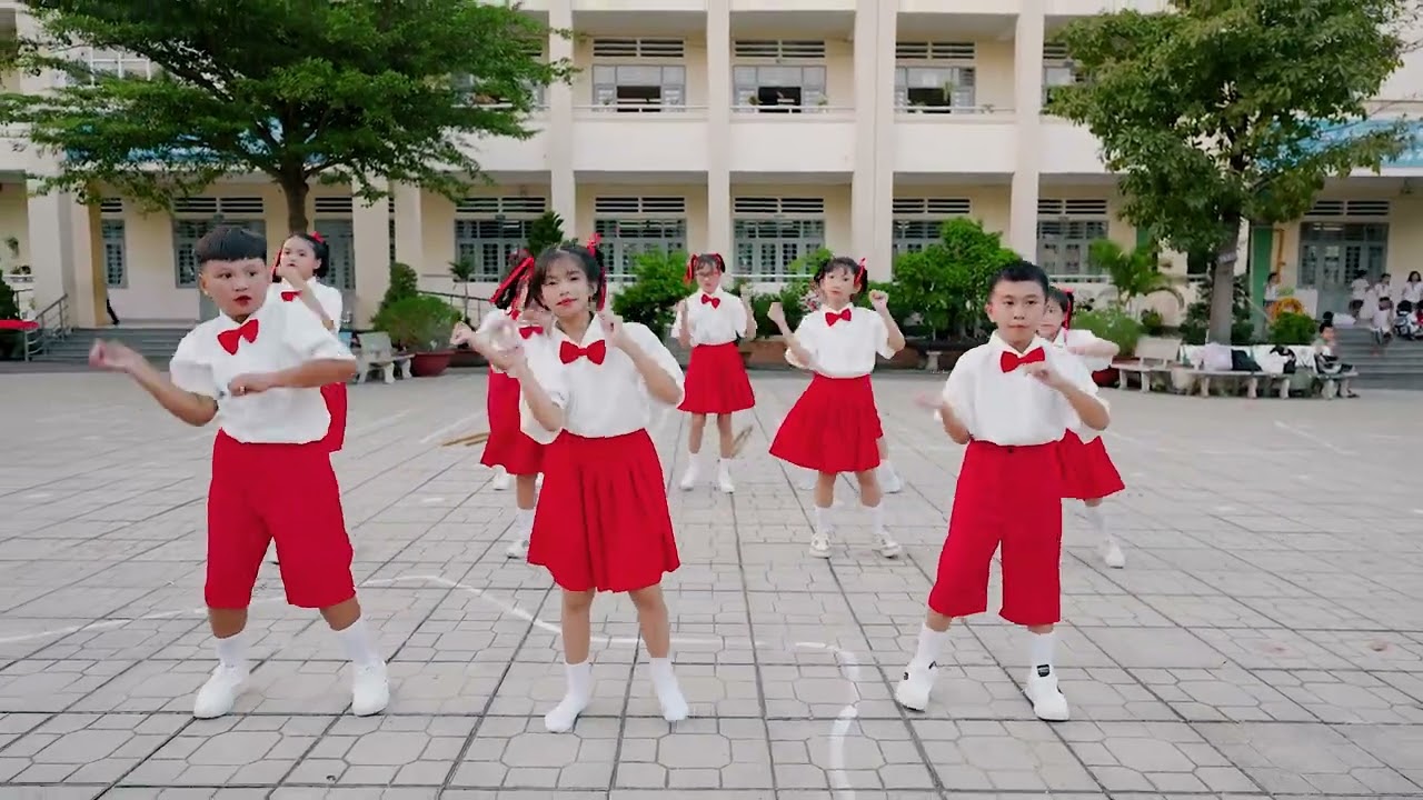 Lớp 5/2. Nhảy: Lớn Rồi Còn Khóc Nhè