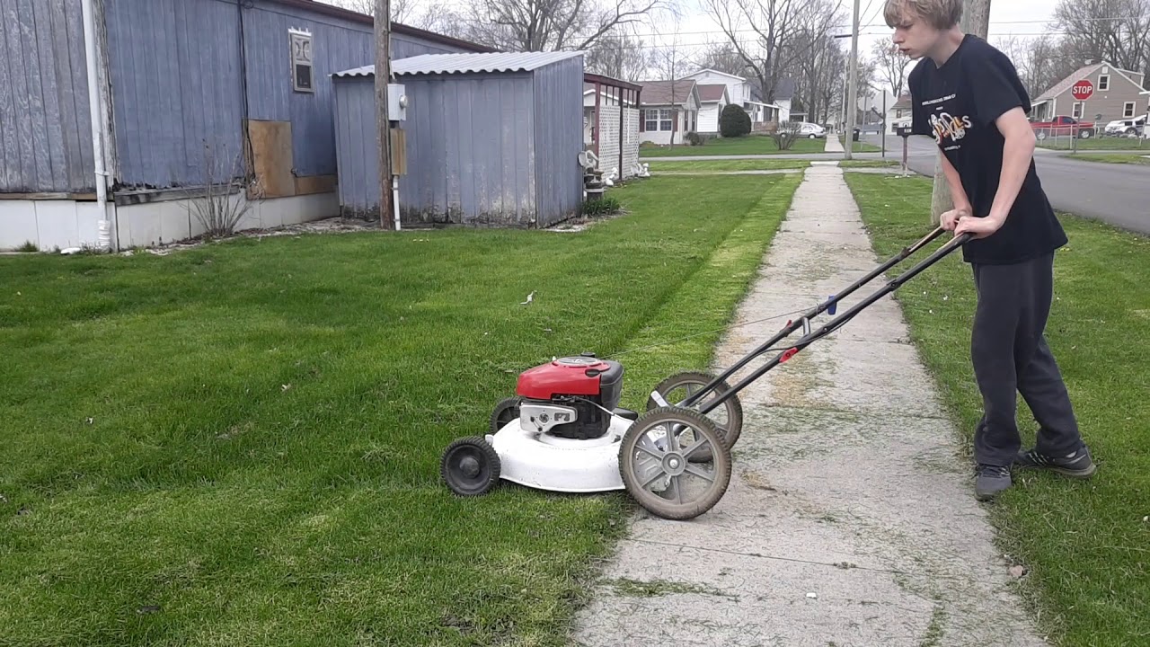 Mowing grass with the Craftsman 03LE 22