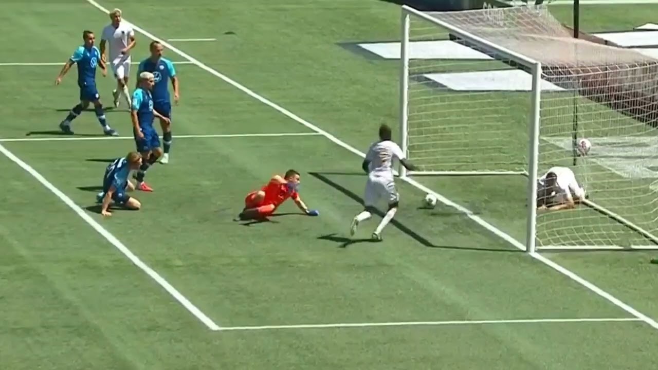 OSOTE: FALLA GOL EN LA LINEA Y SIN PORTERO