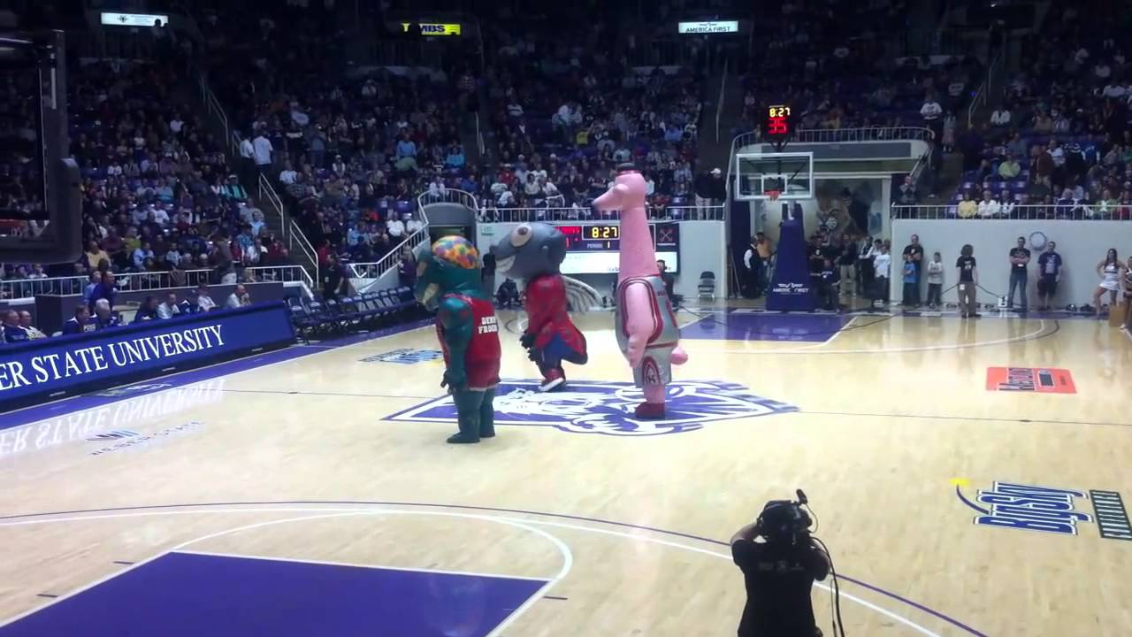 The Best Basketball Halftime Show! This NCAA halftime act is too funny!