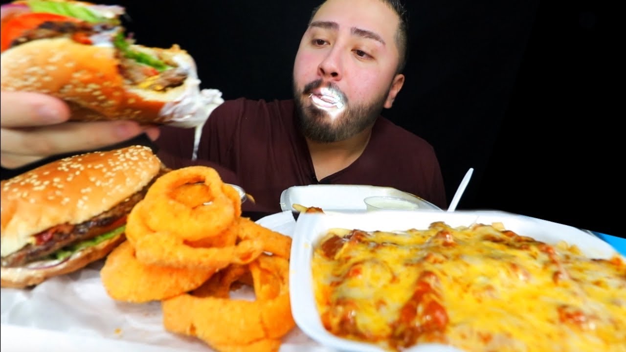 Луковые кольца + Картофель фри с чили и сыром + Чизбургер с беконом Мукбанг