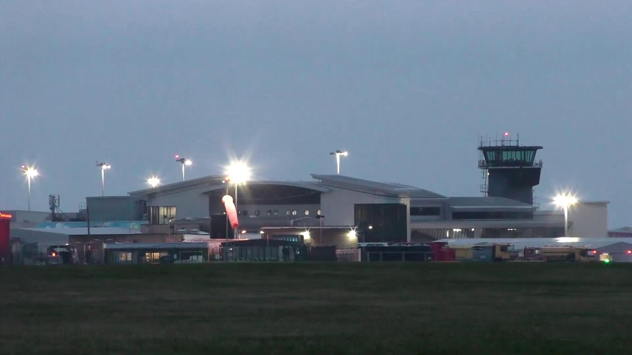 LIVE! 🔴 Leeds Bradford airport, Plane spotting Henry is proud to present live plane spotting action!