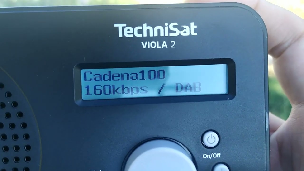 Probando Radio DAB+ TechniSat Viola 2 en campo abierto, recibiendo 53 emisoras.