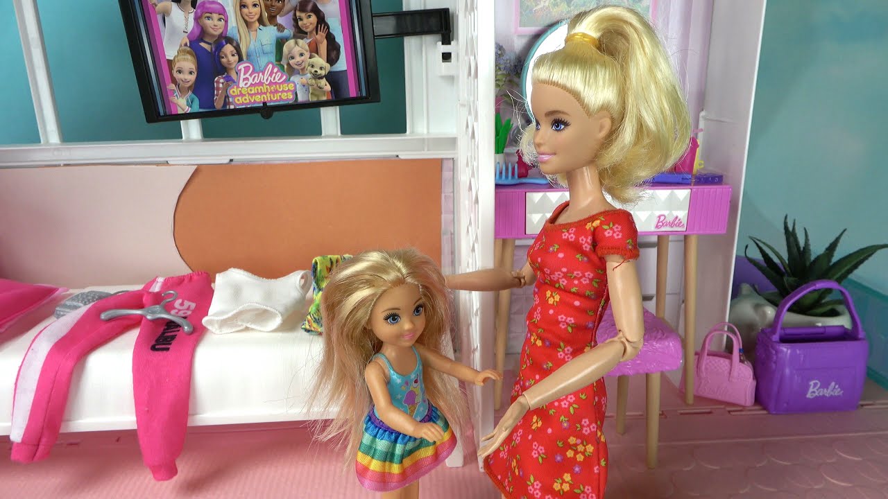 Barbie and Ken at Barbie Dream House: Babysitting and Perfect Picnic