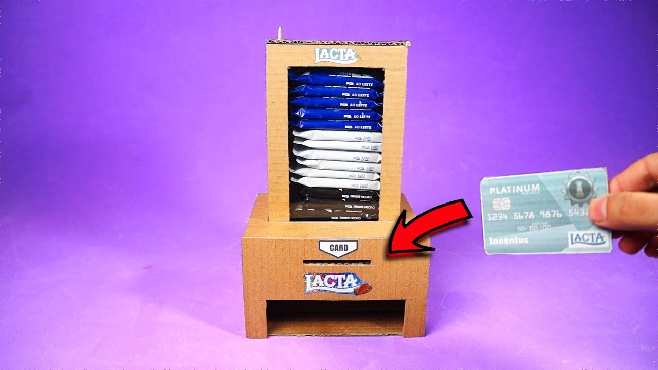 Máquina de Venda de CHOCOLATES feita com papelão!