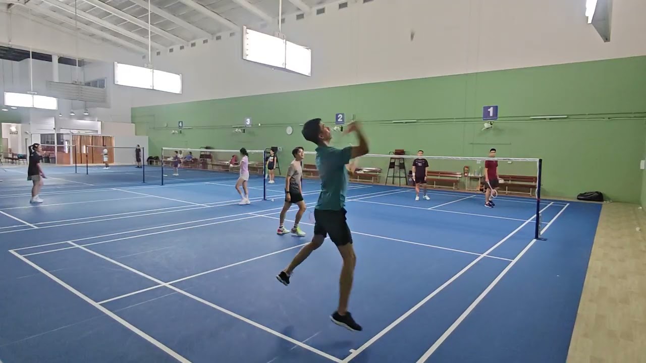 เริ่มเกมแรกของปีใหม่ วอร์มเบาๆครับ 🏸 2