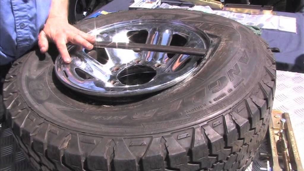 R&R Bead Breaker & Tyre Refitting Tool Demonstration at Adelaide Caravan Show 2013