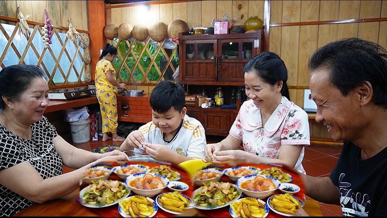 Nhóm Bếp Lửa Hồng Sau Những Ngày Giông Bão | MTQH