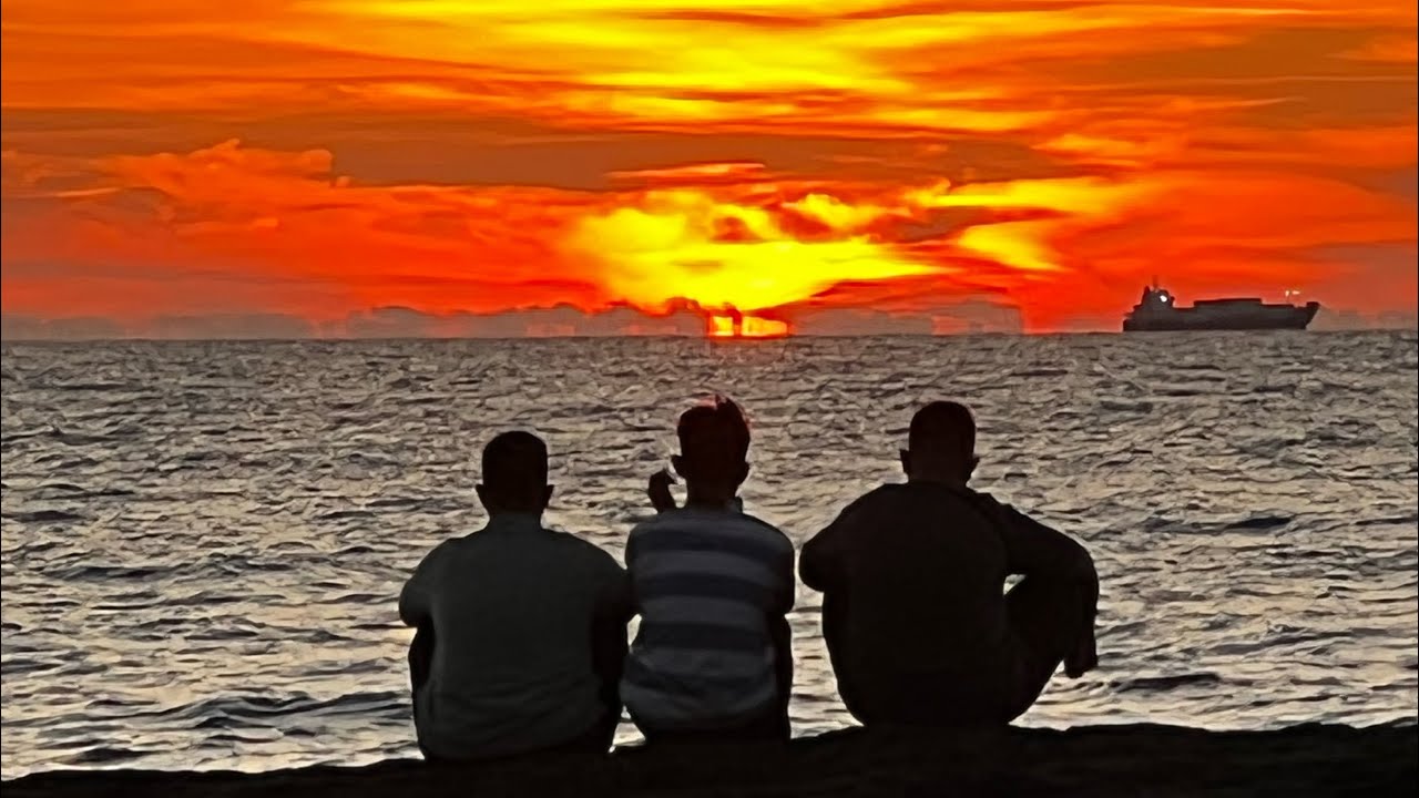 Santai Di Pantai Tanjung Batu Bintulu