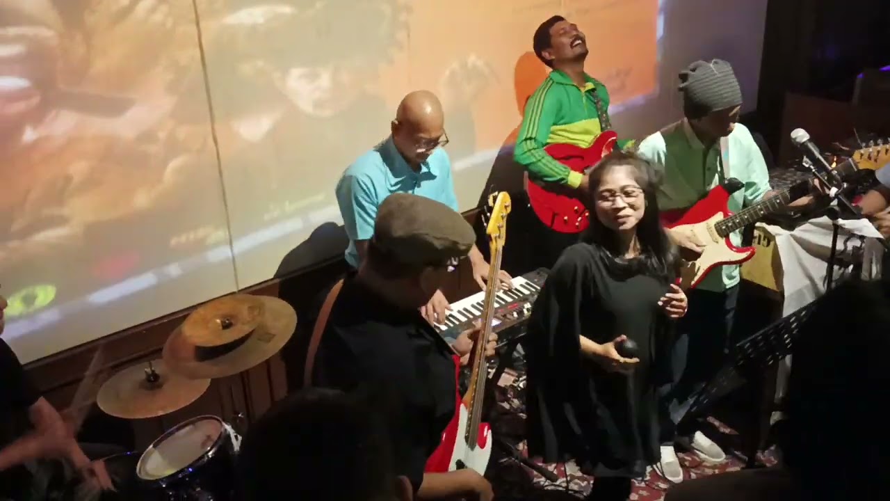 Los Javanian - Perfidia (Phyllis Dillon Cover)