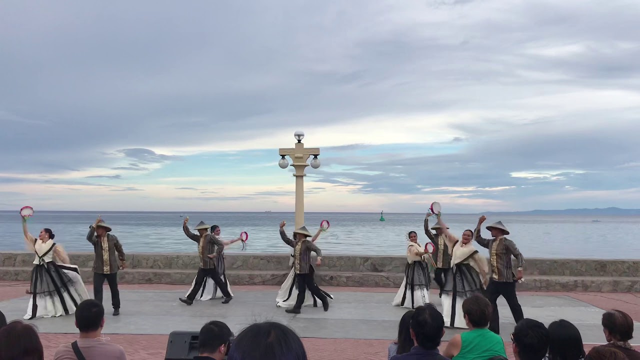 Panderetas a la Sidlakan Dance Company