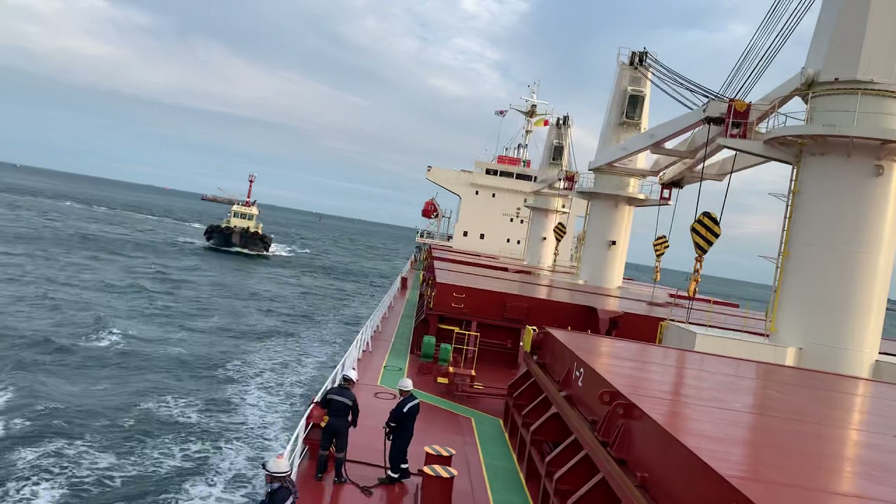 Docking and picking up tug lines fore and aft station