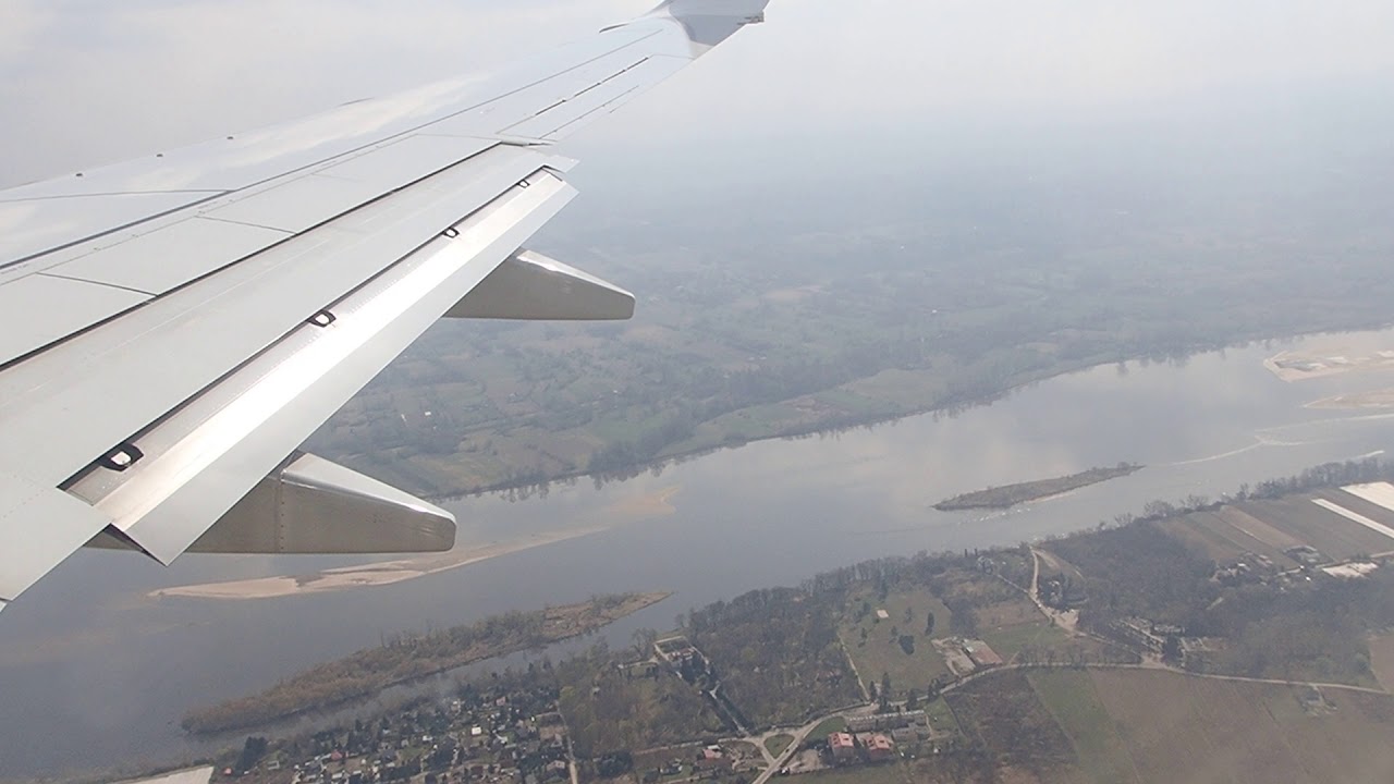 Landing at Warsaw Modlin / Lądowanie na lotnisku w Modlinie