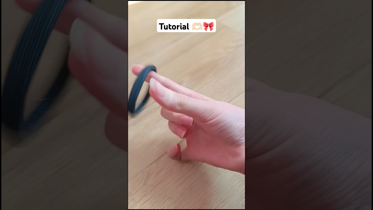 Tutorial na sztuczkę z gumką do włos&oacute;w #music #foryou #tiktoktrend #tiktok #trend #tutorial #shorts
