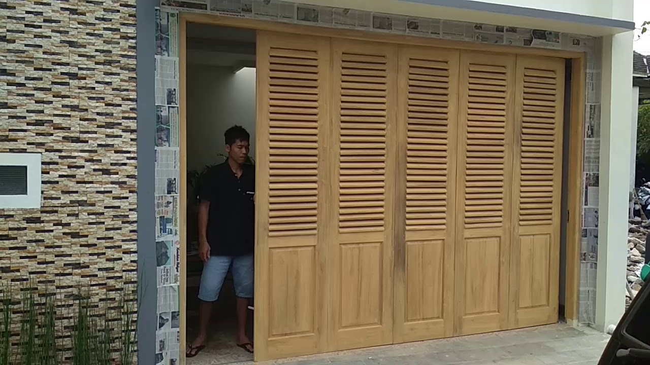 Buat rumah anda semakin berniali tinggi. Pintu garasi kayu jati minimalis sliding modern 2021