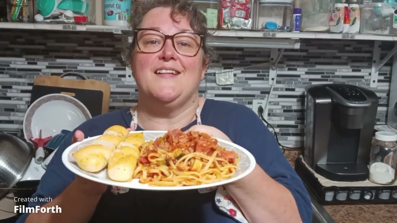 Mama's Making Garden Spaghetti | My Family's Favorites #annie #anniesfavorite #spaghetti