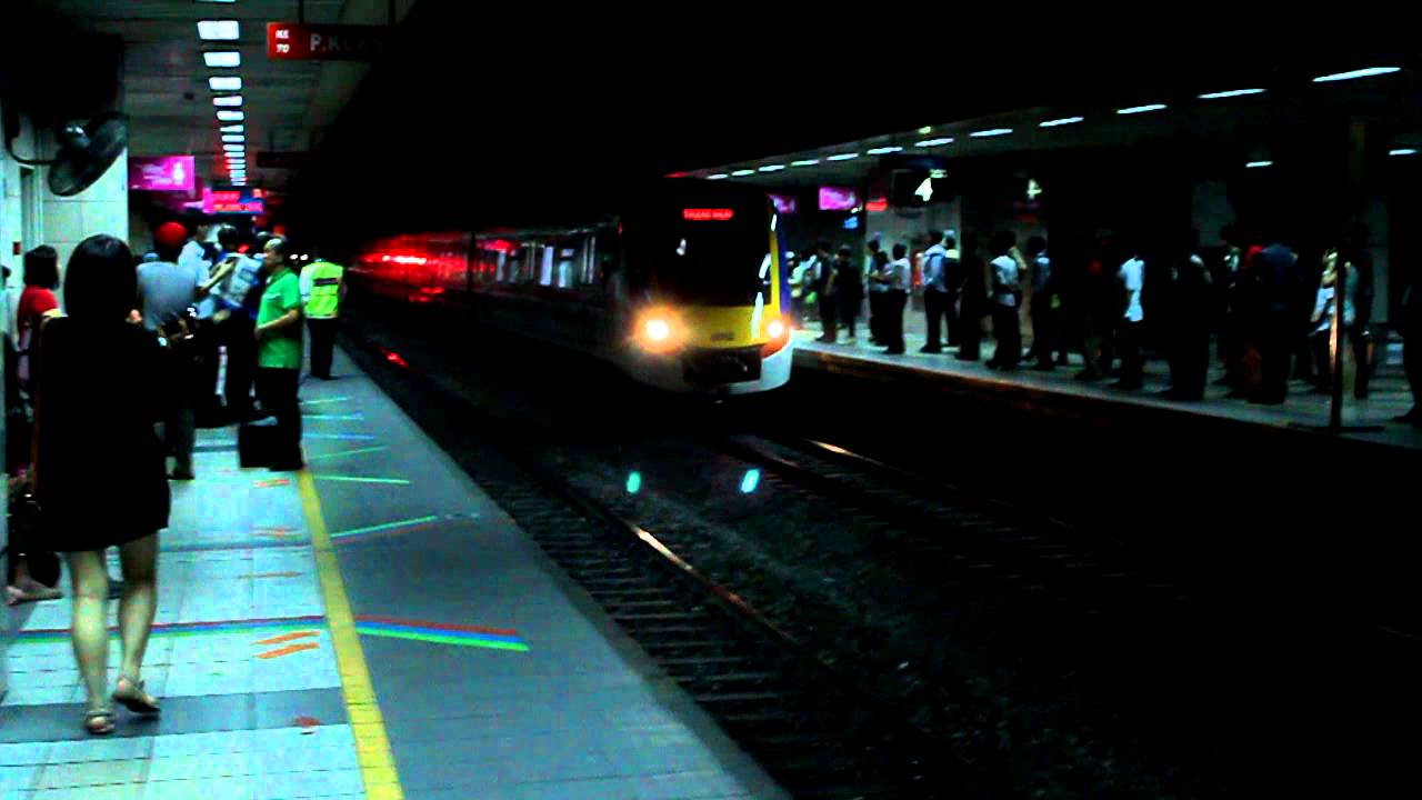 [KTM Komuter] Class 92 'CSR ZELC' MyKomuter Six-Car Set (SCS) EMU T8 (Arriving KL Sentral)