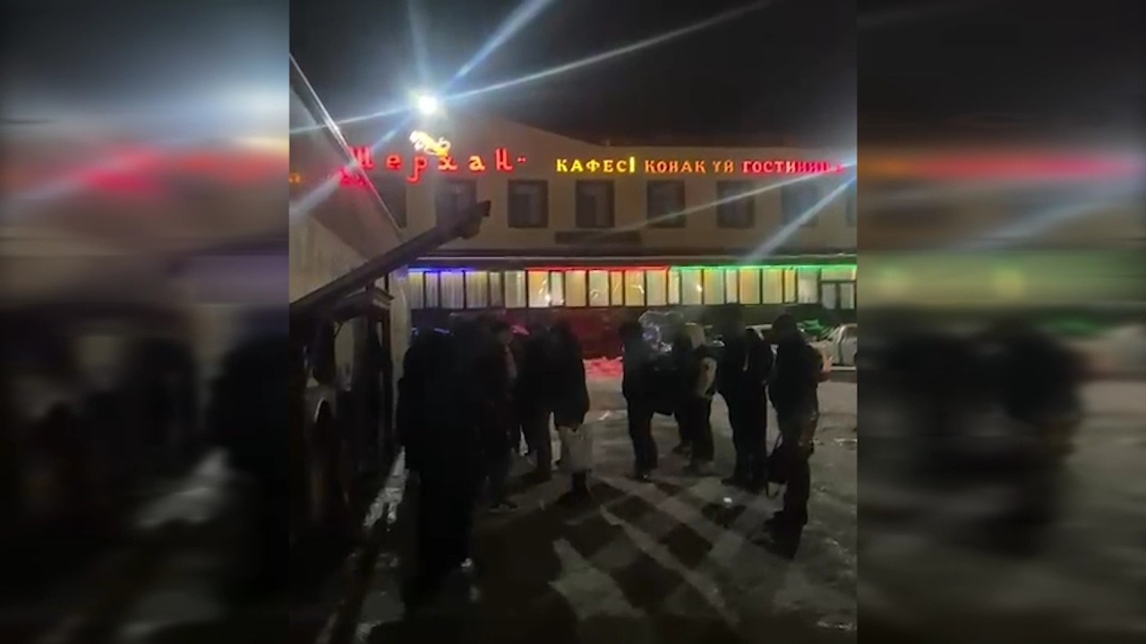 79 человек застряли на трассе в Актюбинской области из-за непогоды